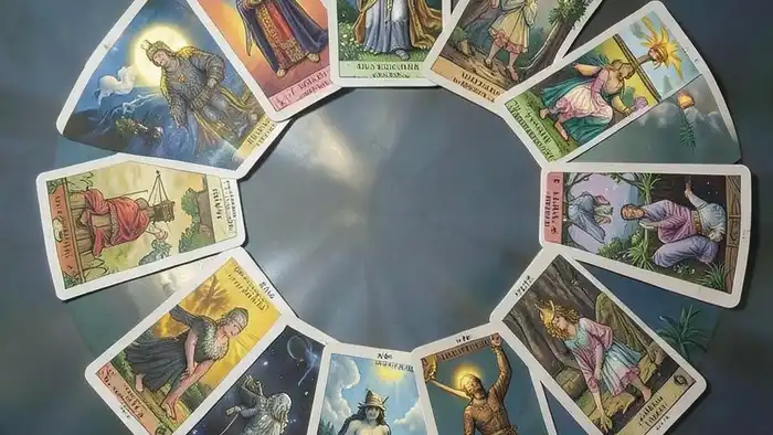 Расклад Таро "12 домов" на пол ребенка с картами Император, Луна и Мир
