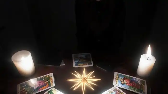 Расклад Таро "ангел-хранитель" на эмиграцию — схема из семи карт, показывающая внутреннюю трансформацию перед уездом за границу