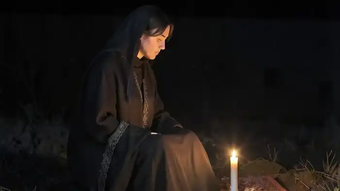 Расклад Таро "на одну карту" на новолуние — одна карта в тишине под чёрным небом