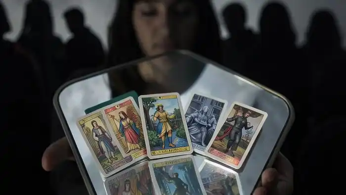 Расклад Таро "щит" на бывшего — схема из семи карт, символизирующих его внутреннее состояние