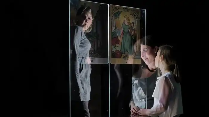 Расклад Таро "щит" на отношения с падчерицей — схема карт и энергетические барьеры