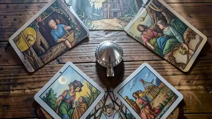 Расклад Таро "звезда Давида" на талисман — шесть карт в форме звезды с кулоном в центре