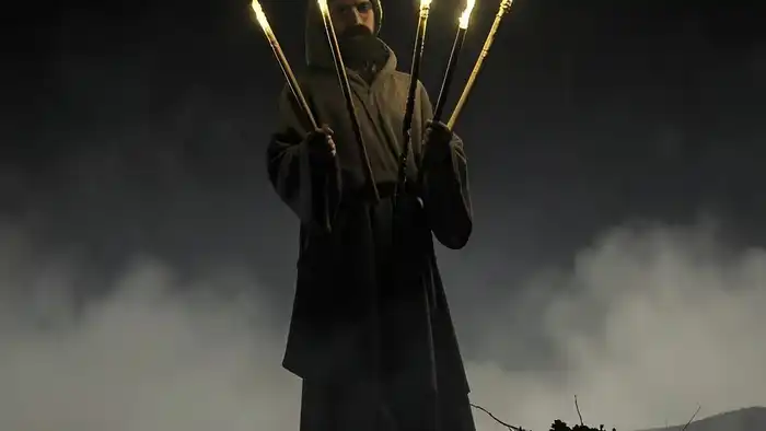 Семерка Жезлов сочетание таро — символ удержания на грани выгорания